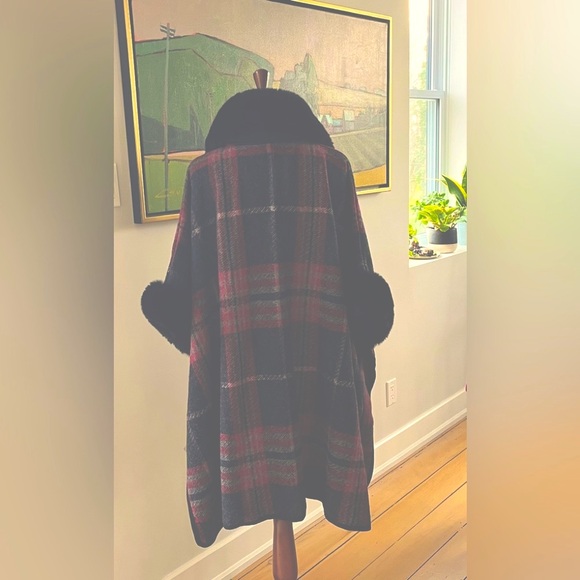 Cozy chic charcoal,black and dark red plaid cape with black faux fur details - Picture 7 of 11